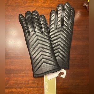 NWT Michael Kors Women’s Genu Leather Chevron Gloves with Touchscreen Technology
